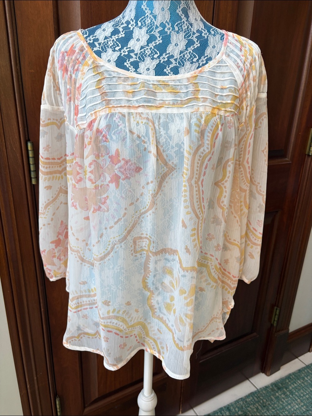 Lauren Conrad Tunic top Sheer abstract Print Soft Pastel coral gold
3/4 sleeve
